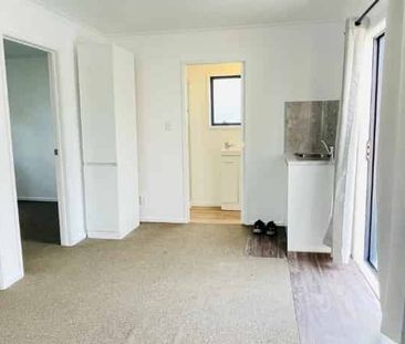 Versatile Sleepout – 2 Bedrooms + Kitchenette & Bathroom - Photo 3