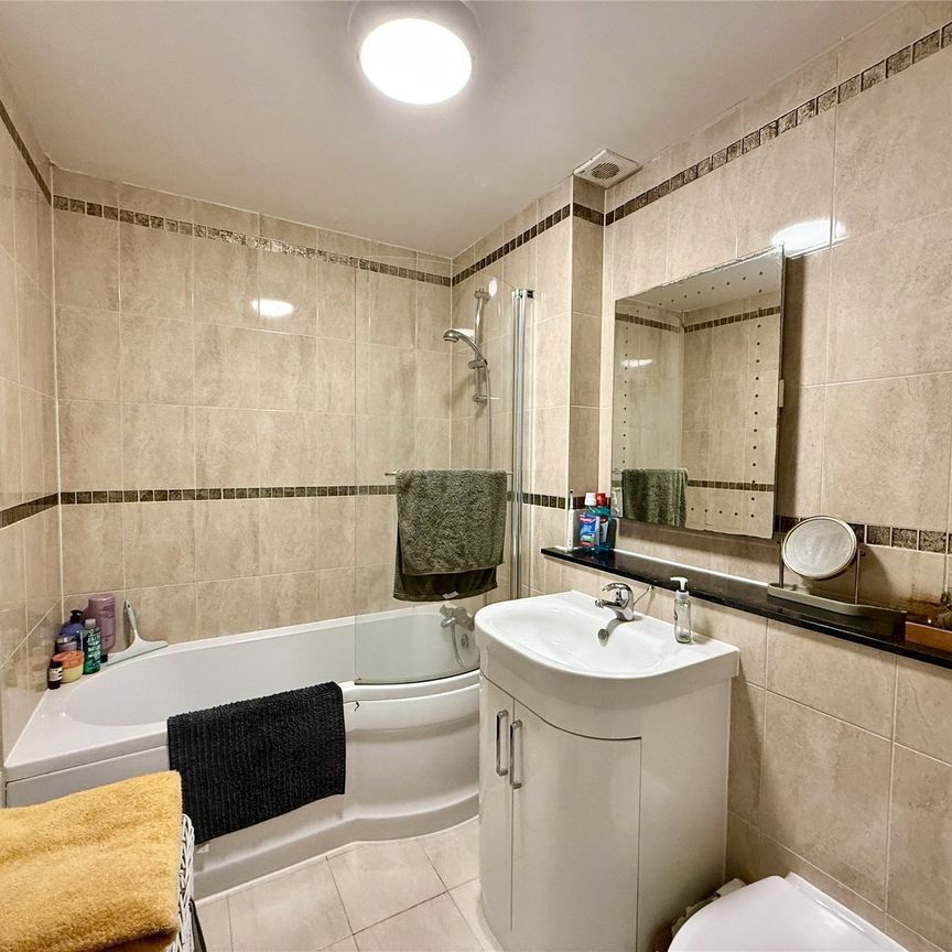 Maple Road, Surbiton, KT6 flat to rent - Photo 1