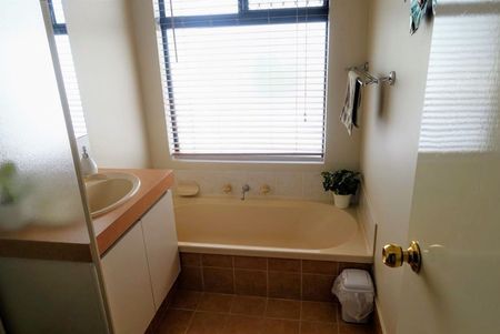 GREAT FAMILY HOME - Photo 4