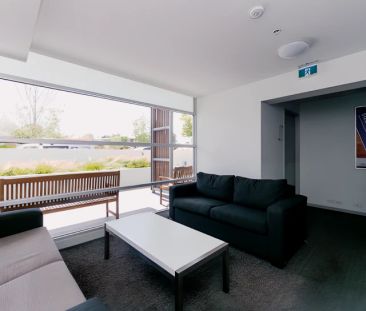 Medium 1 Bedroom with balcony style 1 - Photo 1