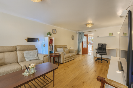 4 bedroom semi-detached house to rent - Photo 3
