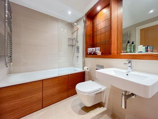 2 bedroom Flat To Let - Photo 1