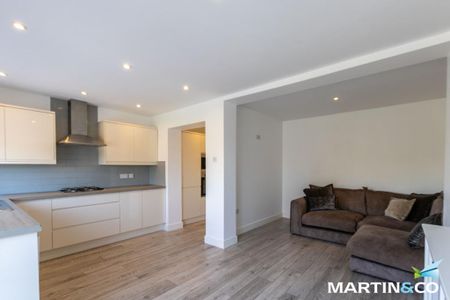 3 bedroom semi-detached house to rent - Photo 5