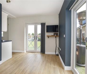 2 bedroom semi-detached house to rent - Photo 2