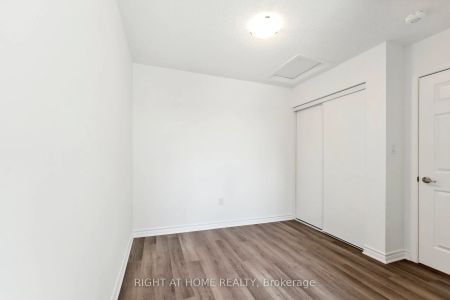 Property For Lease | W9267839 - Photo 5