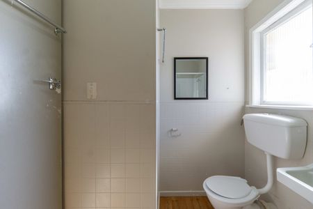 Cozy Two-Bedroom Upstairs Unit in a Great Location - Photo 2