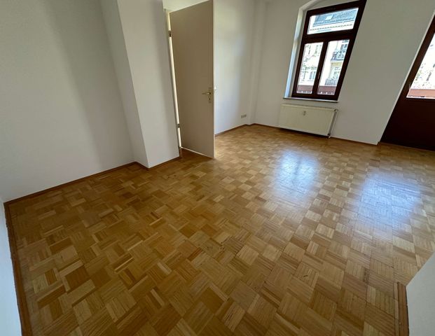 Mit Lift ins 3. OG - Parkett - Fittnessraum im Haus !!! - Foto 1