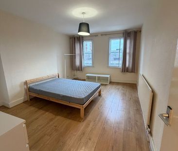 3 Bed Flat, South Lambeth Road, SW8 - Photo 5