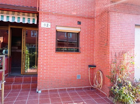 Casa adosada de alquiler en Calle de Santillana del Mar, 12, Casco Antiguo - Photo 1