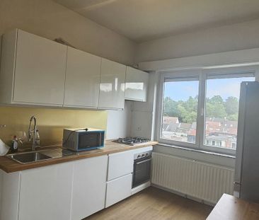Appartement te huur in Ukkel voor € 990 met 1 slaapkamer - Foto 4