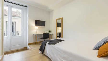 Room in a shared 41-bedroom apartment for rent in Justicia - Photo 3