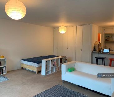 Studio to rent - Photo 2