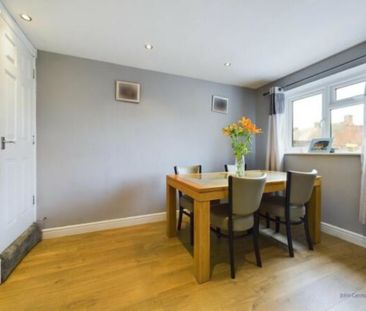 4 bedroom detached to let - Photo 1