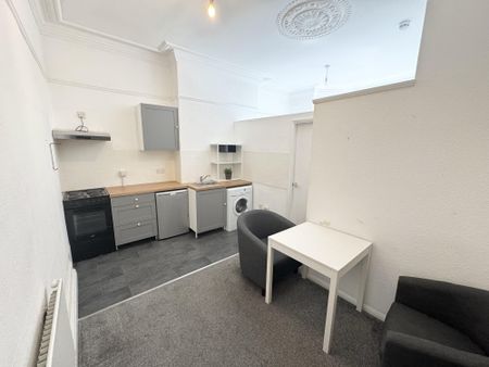 Flat 1, 26 Kelso Road, LS2 9PR, Leeds - Photo 4