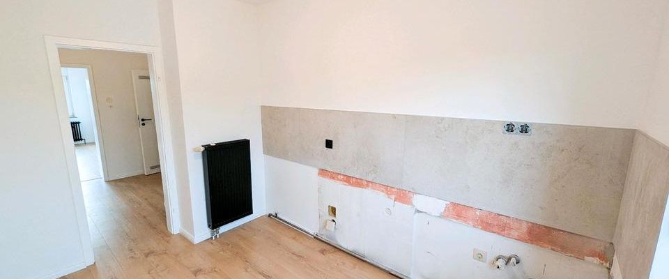 Lichtdurchflutete 3-Zimmer-Wohnung, Kernsaniert - Balkon & Garage - Foto 1