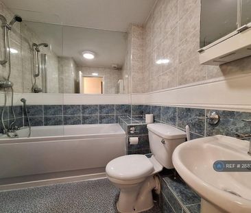 2 bedroom flat to rent - Photo 6