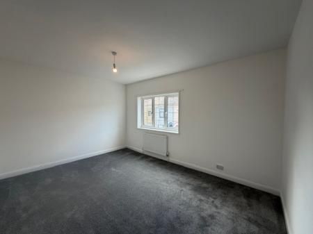 3 bedroom Terraced House To Let - Photo 5