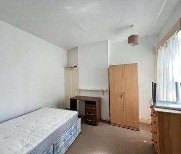 4 bedroom terraced house to rent - Photo 5