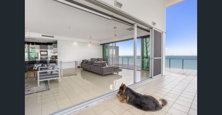 EXECUTIVE PENTHOUSE APARTMENT WITH UNINTERRUPTED OCEAN & CITY VIEWS CONTACT JULIE SYKES 0438 050 110 - Photo 2