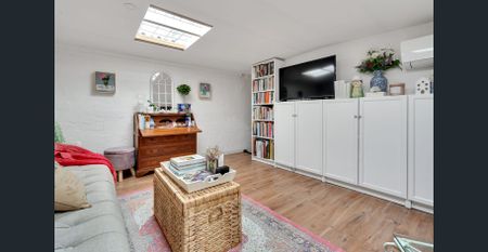 Versatile One Bedroom with Loft Studio and Courtyard - Photo 3