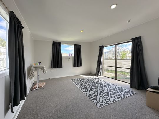 3 Bedroom Family Home in Trentham - Photo 1