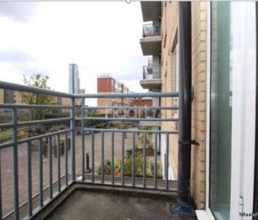 2 bedroom property to rent in London - Photo 2