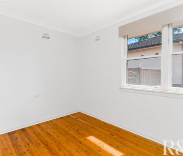 Perfect Family Home - Photo 4