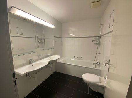 Geräumige Familienwohnung mit eigenem Waschturm - Photo 3