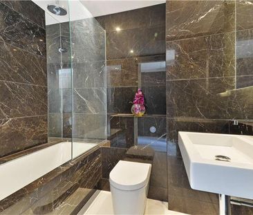 Baltimore Wharf, Canary wharf, London, E14 - Photo 3