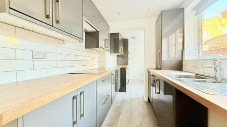 3 bedroom terraced house to rent - Photo 5