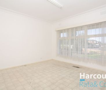 Charming 3-Bedroom Home in Thomastown - Photo 2