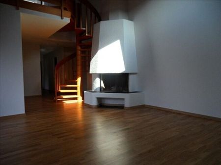 Family at the forefront - Photo 2