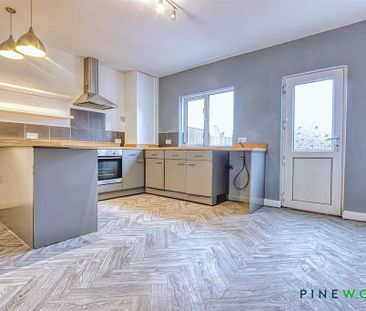 2 bedroom end of terrace house to rent - Photo 6