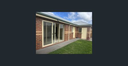 Cosy, Convenient & Low-Maintenance Unit - Photo 4