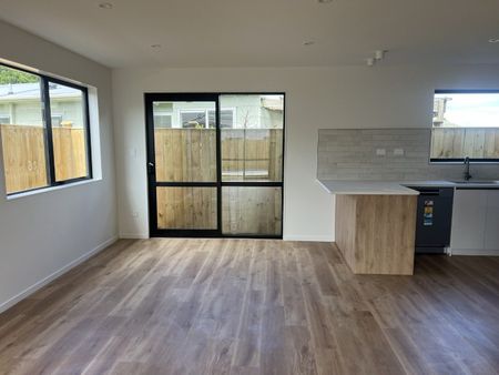 Brand New Stunning 3-bedroom Duplex in Manurewa - Photo 5