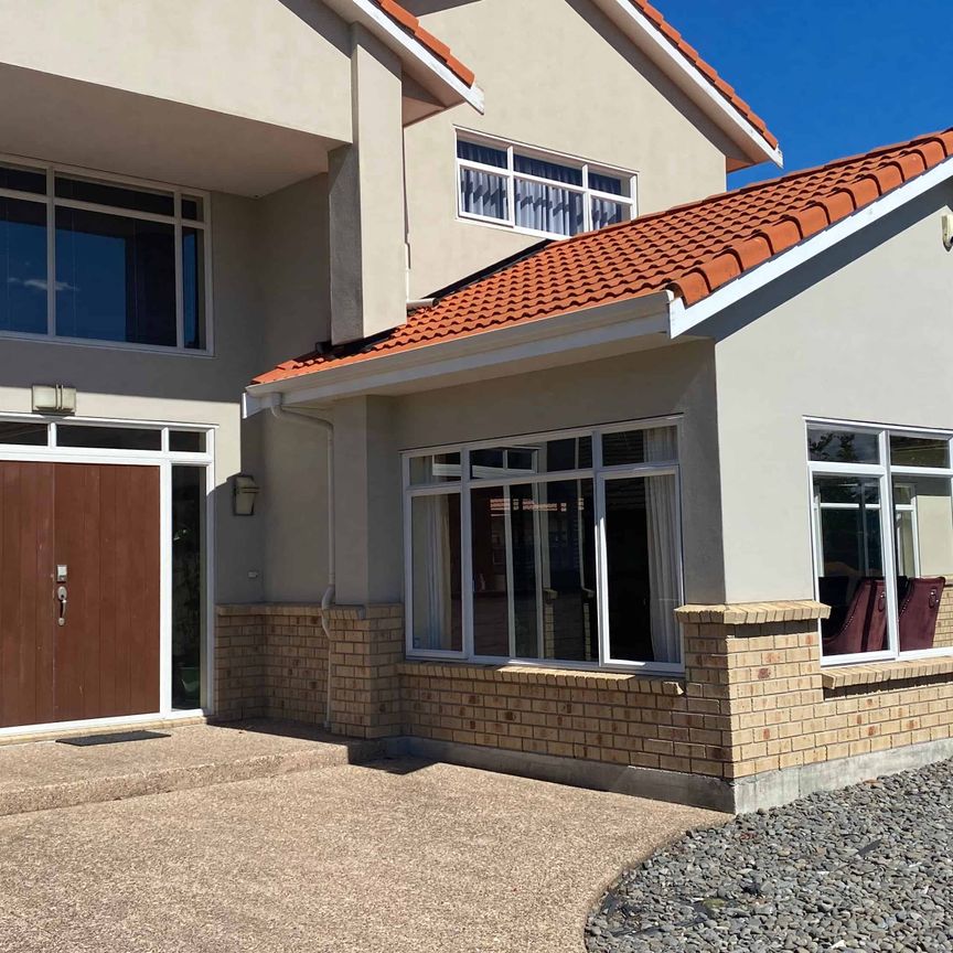 Large Executive Home - Photo 1