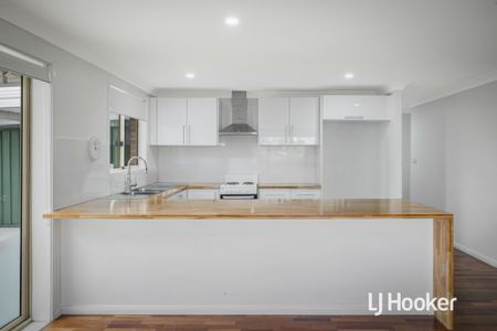 Beautiful 3 Bedroom Home - Great Location! - Photo 5