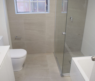 Ultra-Convenient, Light-Filled Living - Photo 4