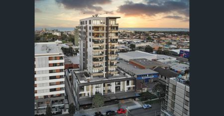 Luxury Living - Photo 4