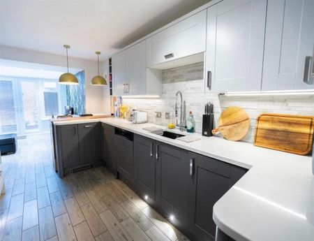 4 Bedroom Semi Detached To Let - Photo 5