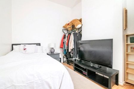 3 bedroom end of terrace house to rent - Photo 4