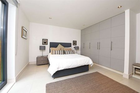 Fabulous modern two bedroom apartment with contemporary design and three balconies. - Photo 5