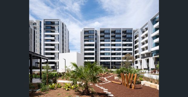 Brand new | Amazing Views on Level 10 | Access Fantastic Amenities - Photo 1