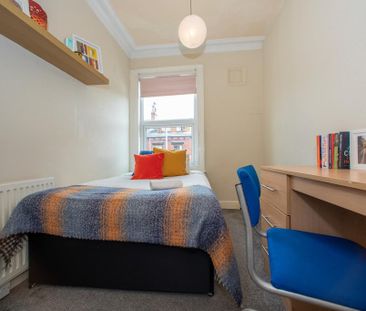 6 bedroom terraced house to rent - Photo 4