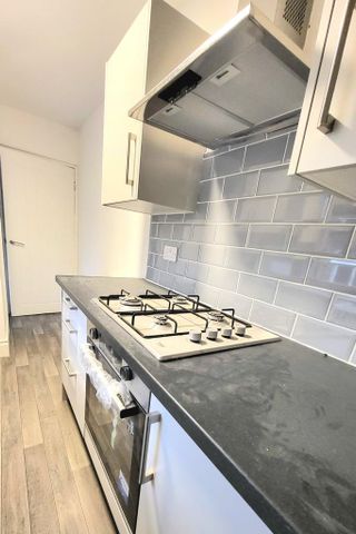 3 bedroom flat to rent - Photo 5