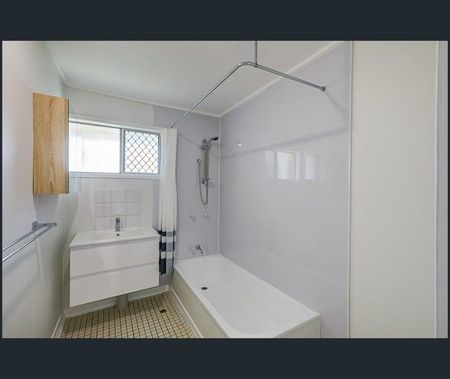 10 Anthony Street, Kingston QLD 4114 - House For Rent - $500 | Domain - Photo 4