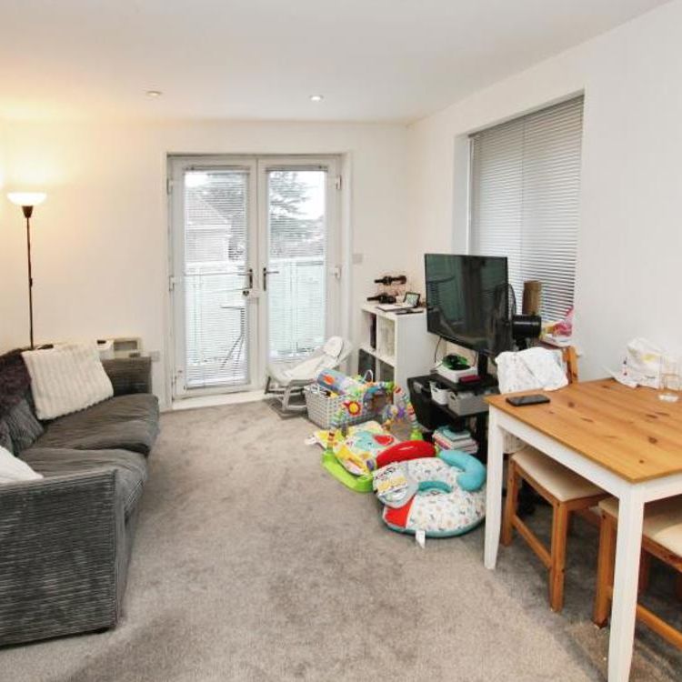 If you are looking for a two bedroom flat to rent in Downend, with allocated parking and a balcony, then this could be the property for you. Please contact us for more information…. - Photo 1