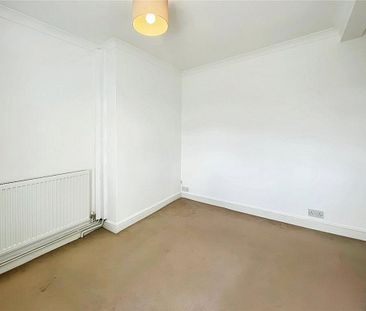 2 bedroom end of terrace house to rent - Photo 4