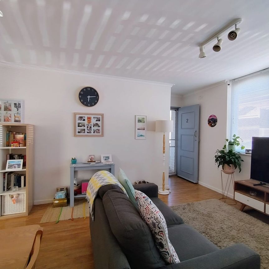 Modern & Comfortable 2-Bedroom Unit in Pascoe Vale - Photo 1