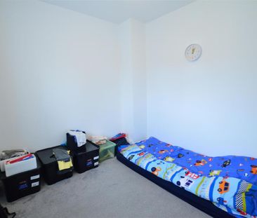 Home Meadow, Farnham Royal, Slough - Photo 1